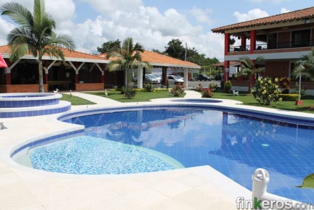 Super finca para alojamiento de grandes grupos y eventos - 페레이라, 리사랄다의 핀카
